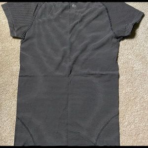 Lulu lemon swiftly tee size 6